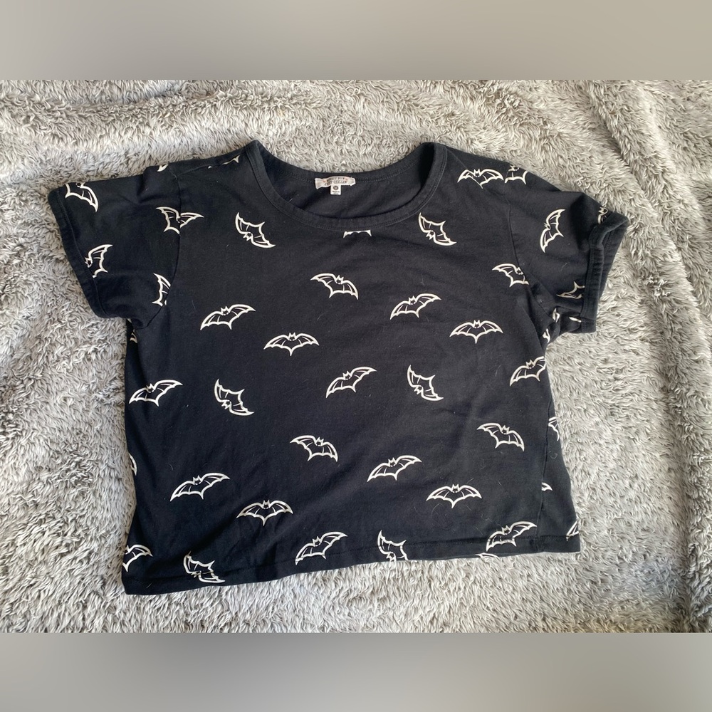 Stylish Black Bat Print Women's Tee